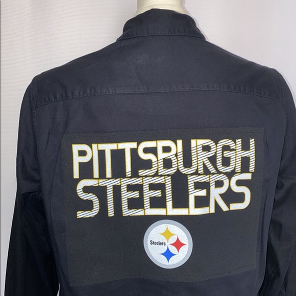 PITTSBURGH STEELERS GRAPHIC BACK BUTTON DOWN SHIRT - Picture 3 of 4